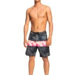 NWT!! Quiksilver Highlite Arch 19" Mens Boardshorts Size 31